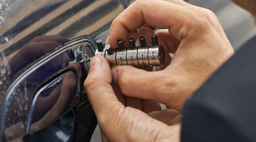 Professional gutter cleaning in Arlington, CO